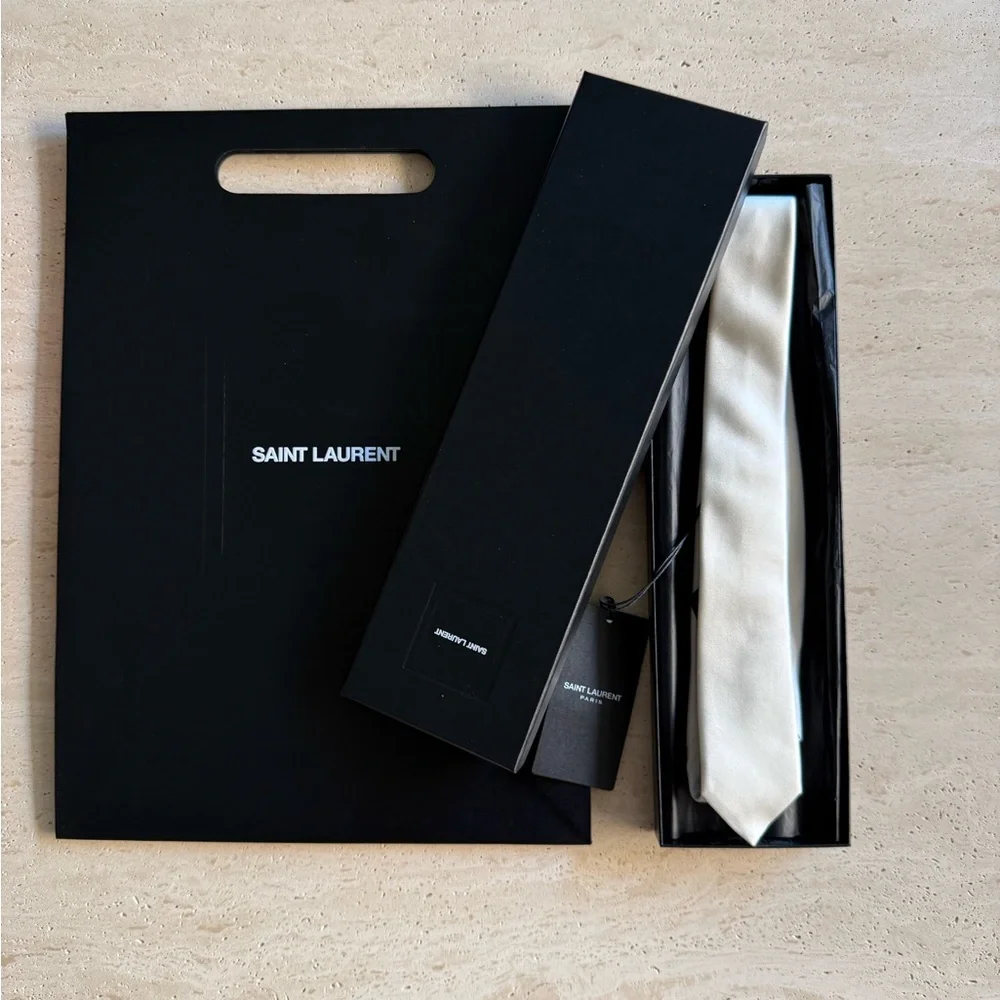 NWT YVES SAINT LAURENT MENS WHITE SILK TIE🤍💝